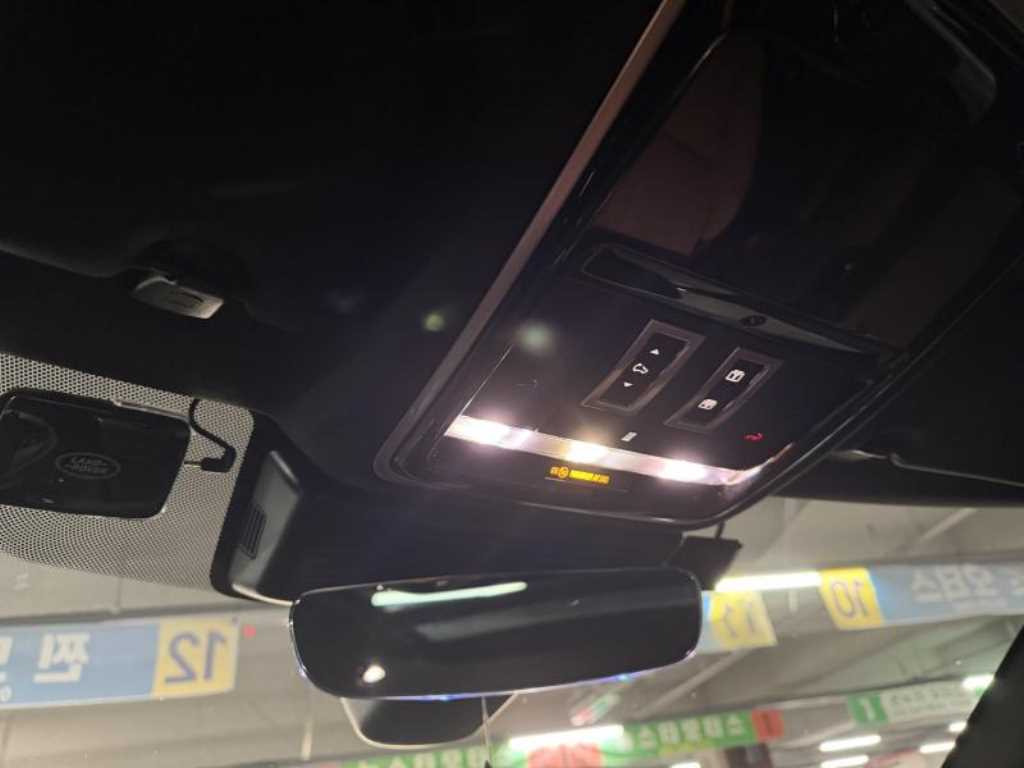 Land Rover Range Rover Velar — photo 19