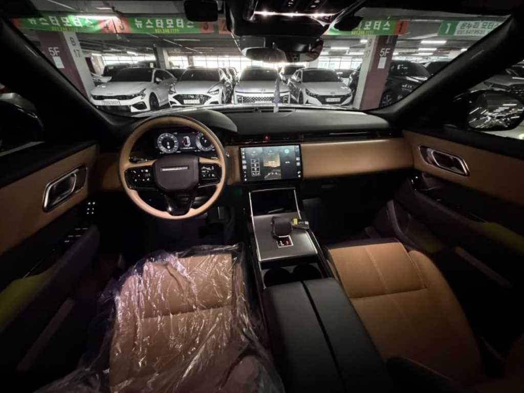 Land Rover Range Rover Velar — photo 10