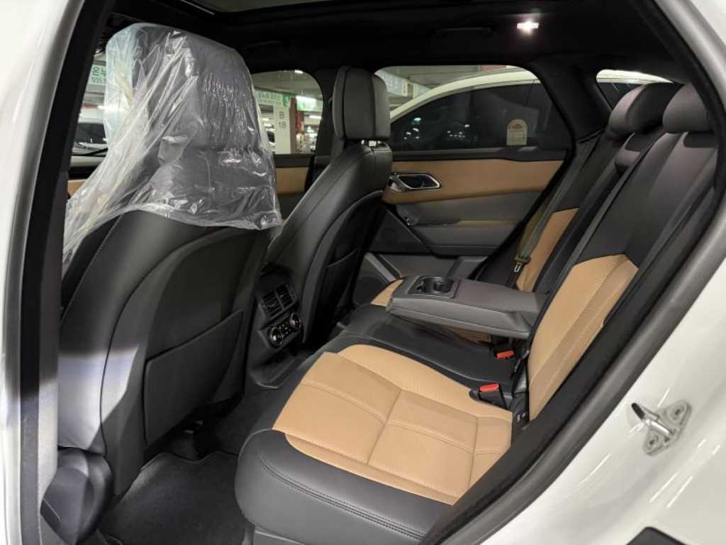 Land Rover Range Rover Velar — photo 12
