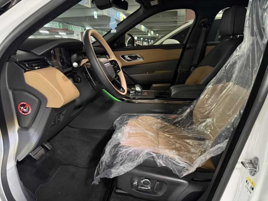 Land Rover Range Rover Velar — photo 13