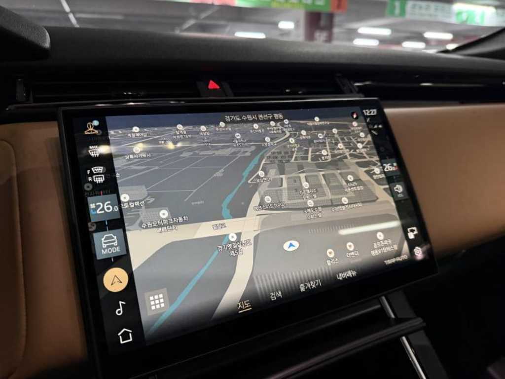 Land Rover Range Rover Velar — photo 17