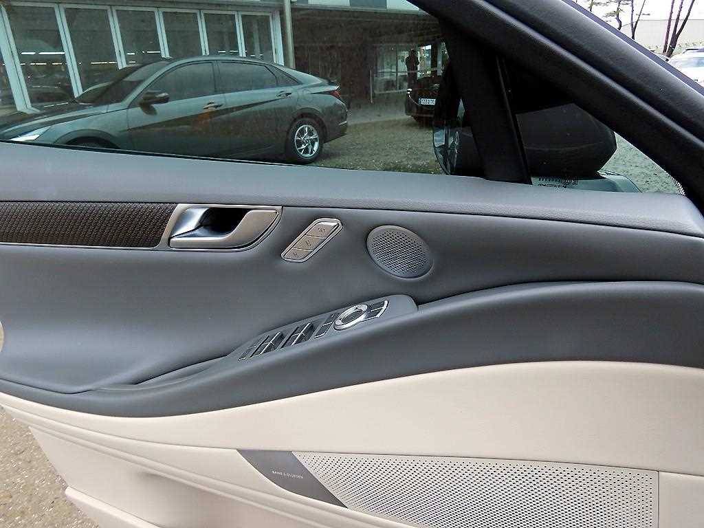 Genesis G80 — photo 12