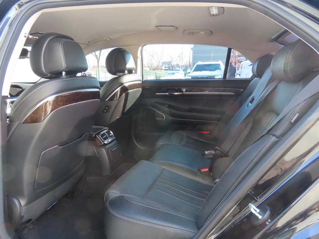 Genesis G90 — photo 09