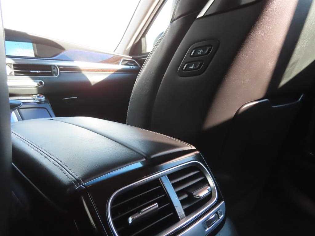 Genesis G90 — photo 10