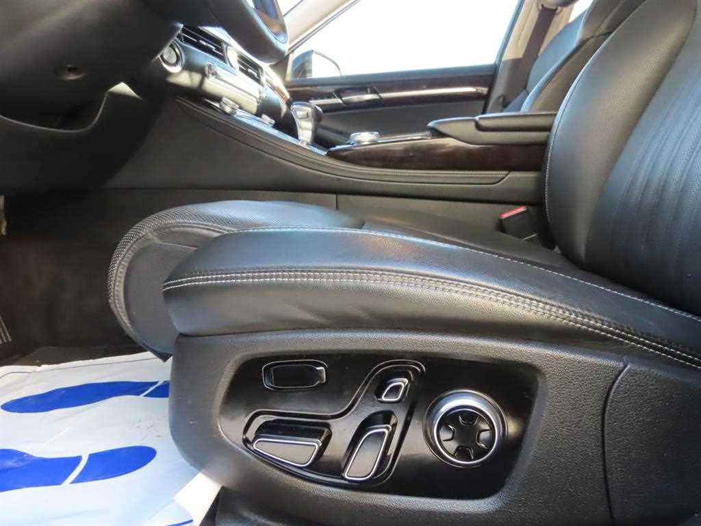 Genesis G90 — photo 14