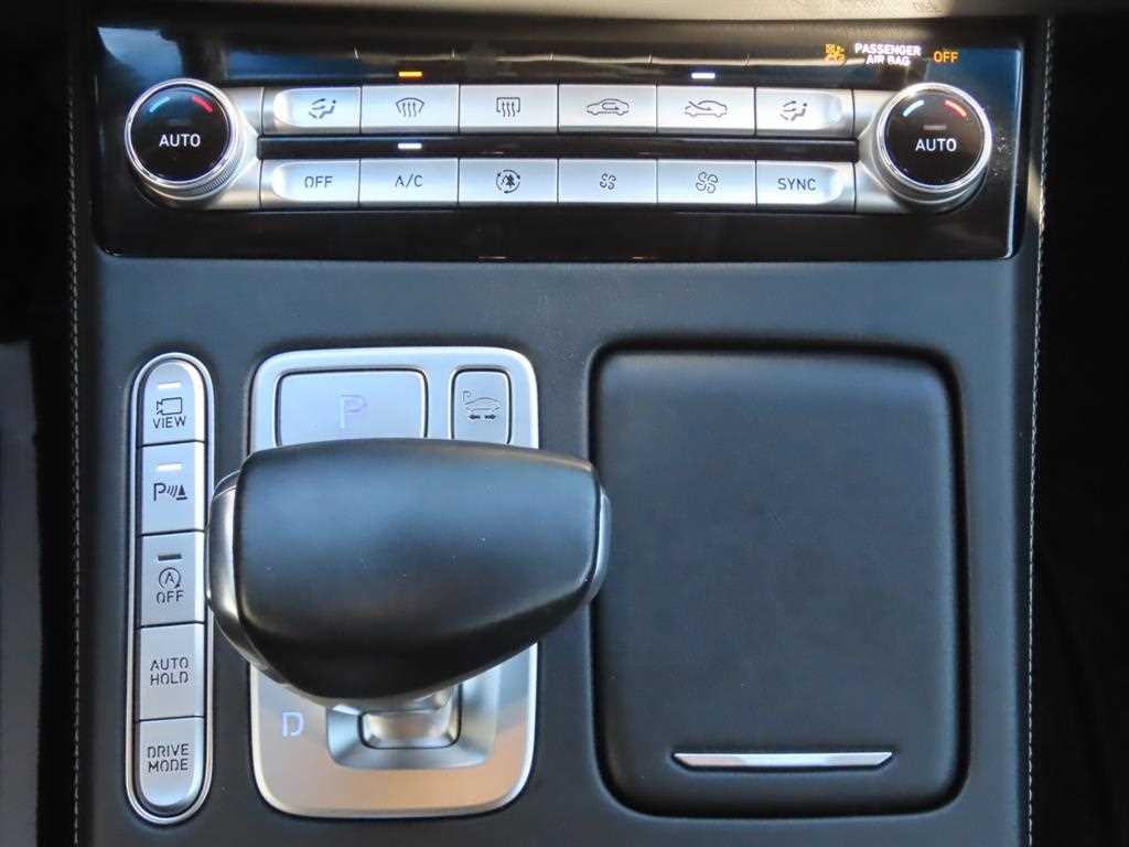Genesis G90 — photo 16