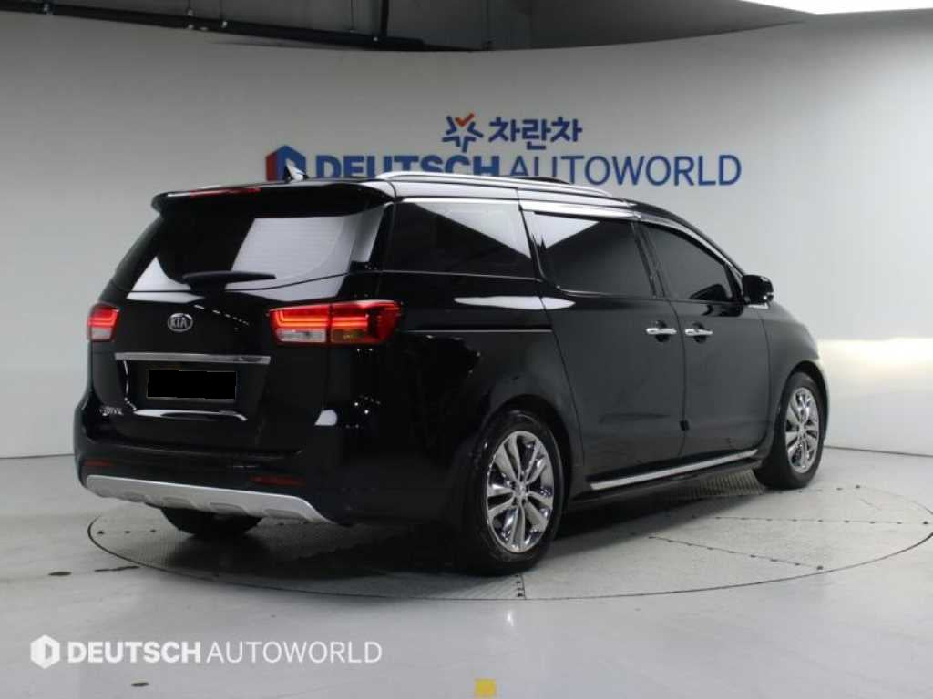 Kia Carnival — photo 02