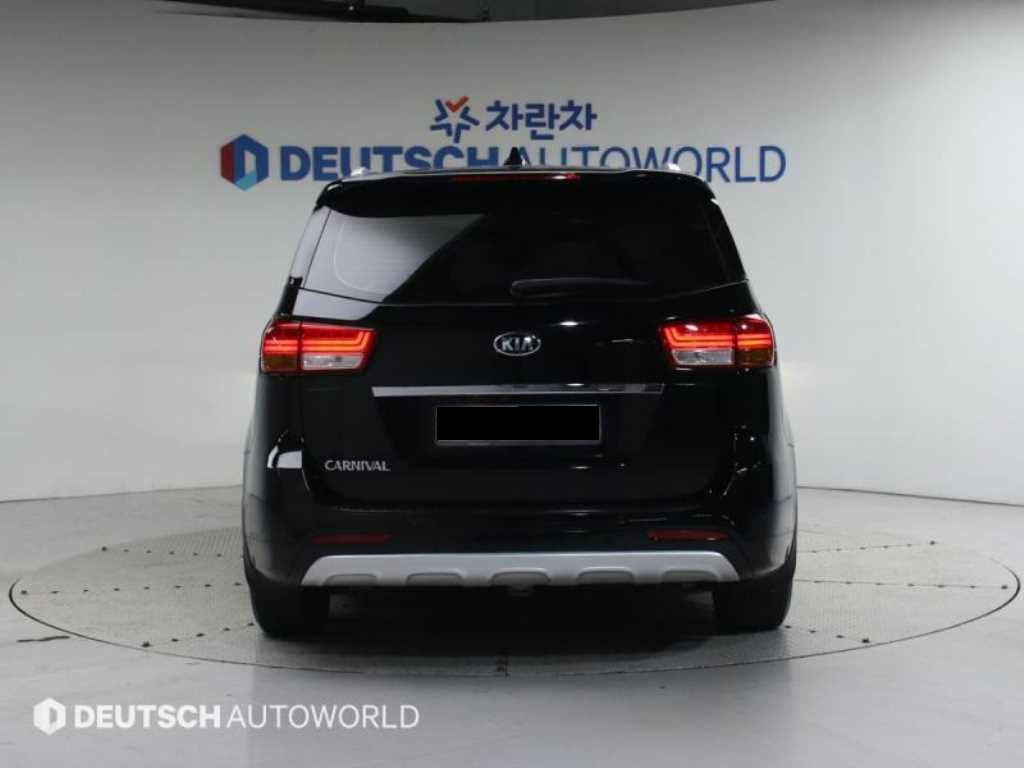 Kia Carnival — photo 04