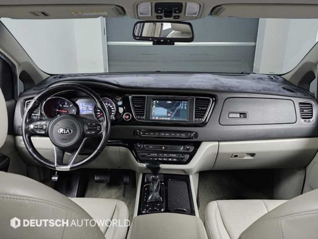 Kia Carnival — photo 07