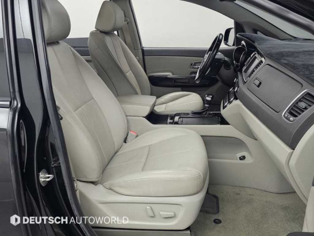 Kia Carnival — photo 10