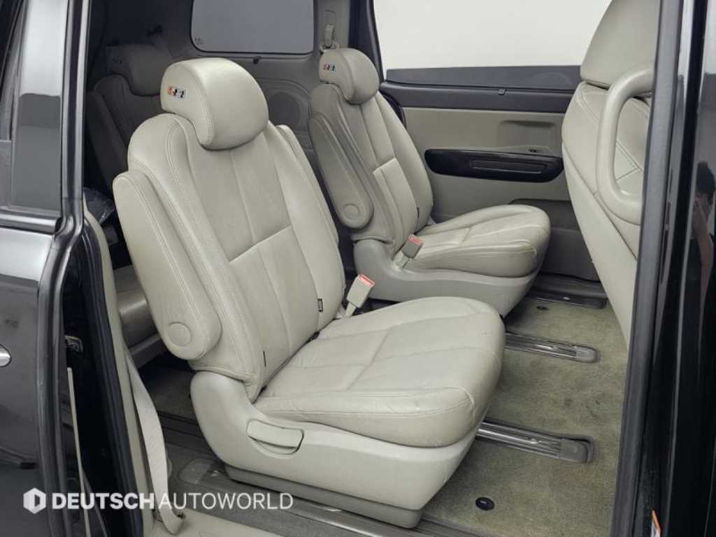 Kia Carnival — photo 12