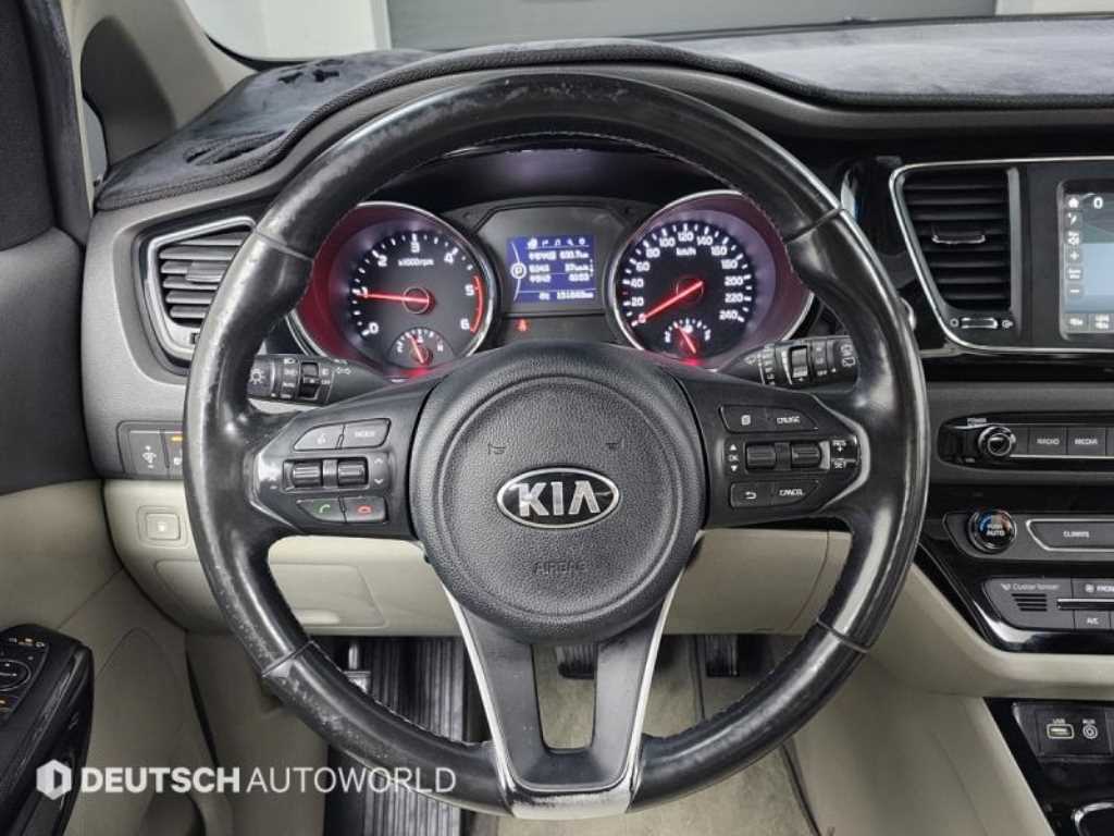 Kia Carnival — photo 13