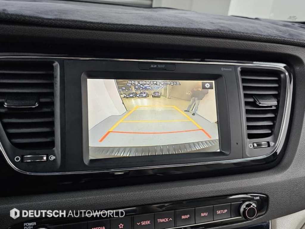 Kia Carnival — photo 15