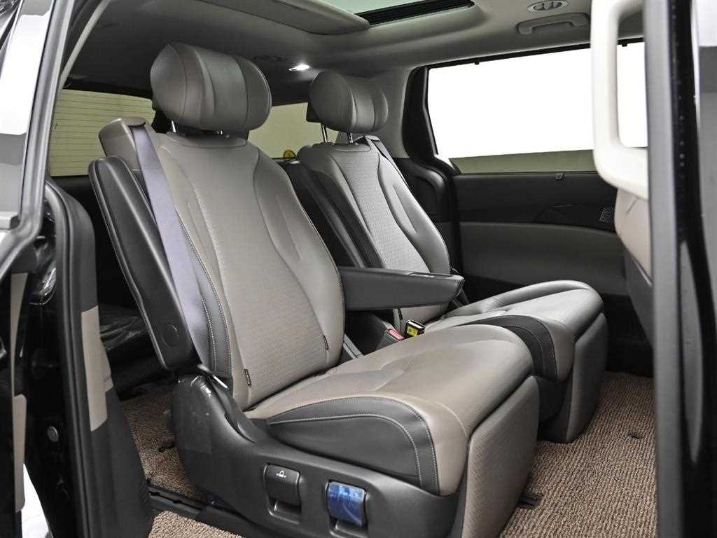 Kia Carnival — photo 12