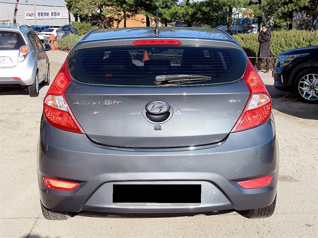 Hyundai Accent — photo 04