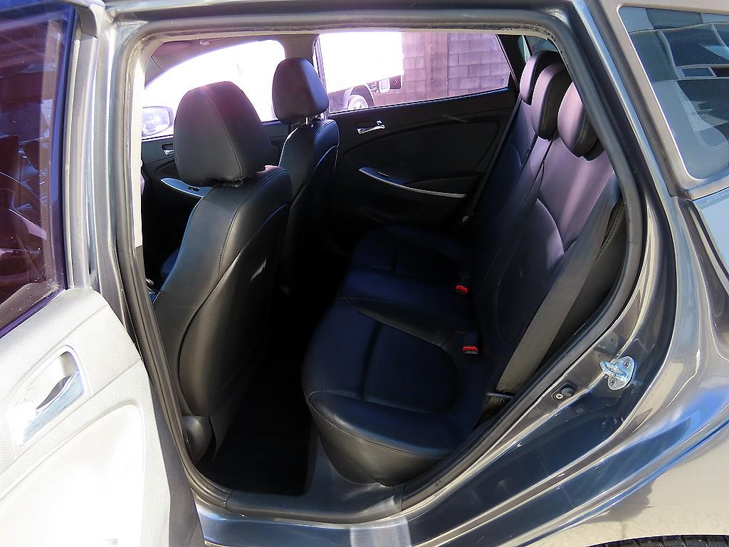 Hyundai Accent — photo 06