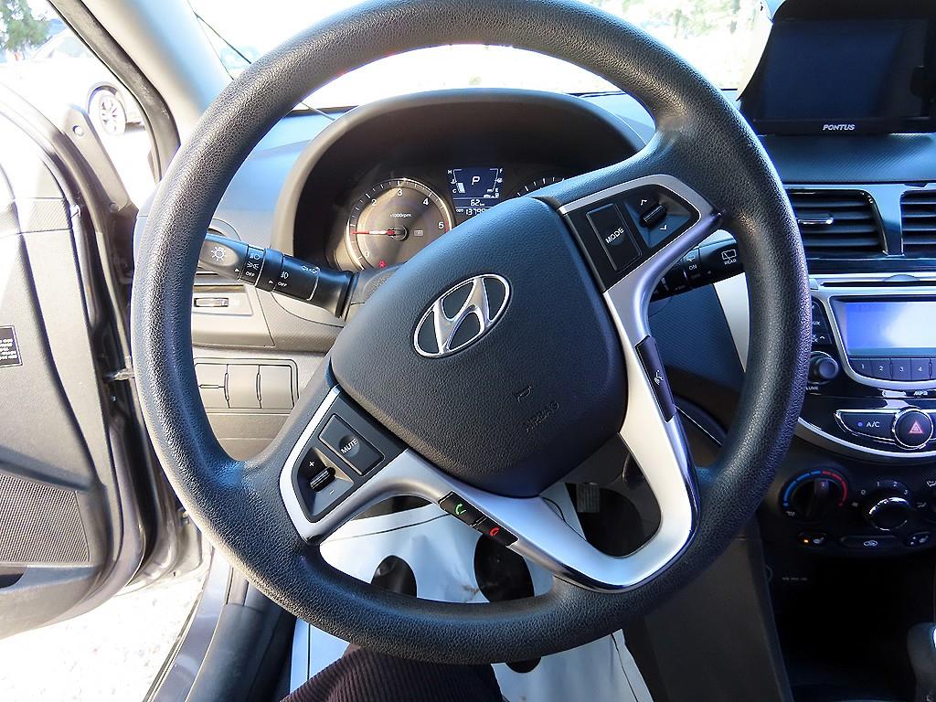 Hyundai Accent — photo 08