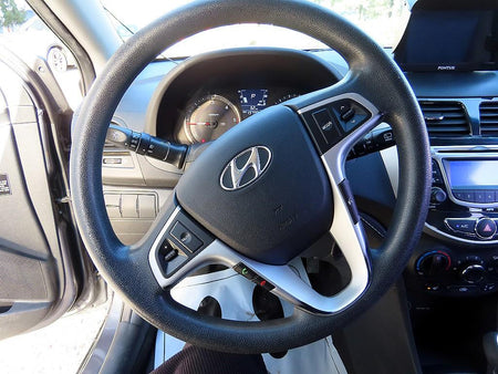 Hyundai Accent — photo 08