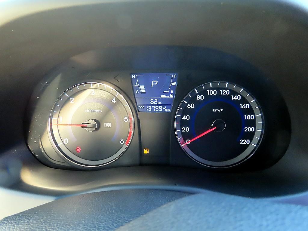 Hyundai Accent — photo 09