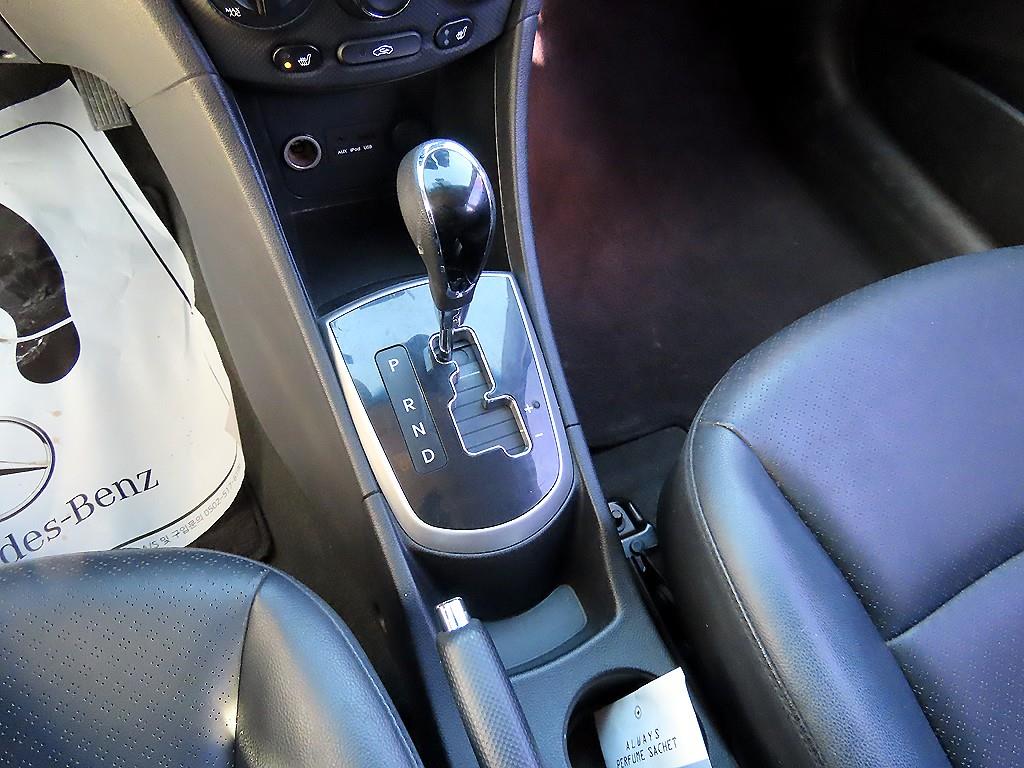 Hyundai Accent — photo 10