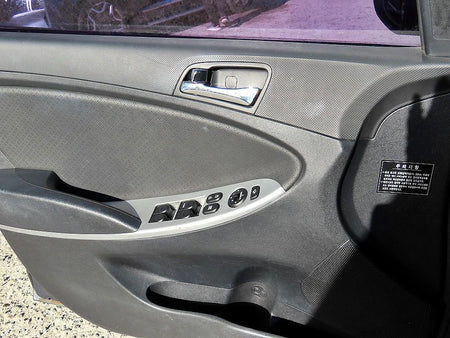 Hyundai Accent — photo 11