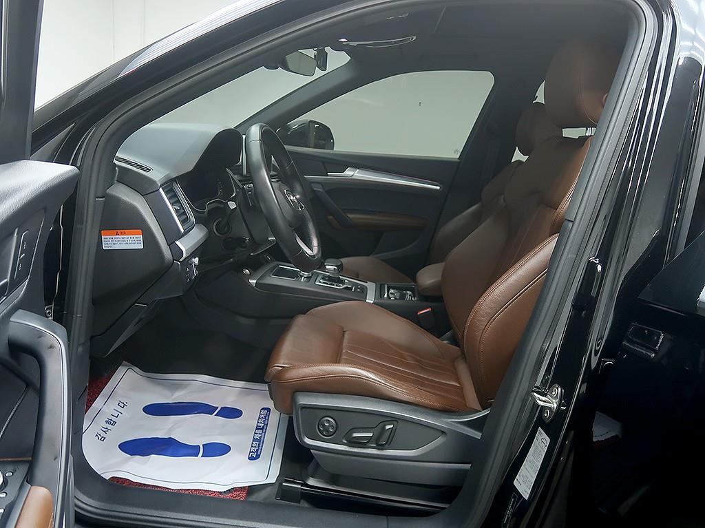Audi Q5 — photo 11