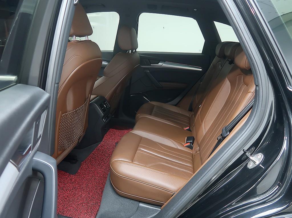 Audi Q5 — photo 12