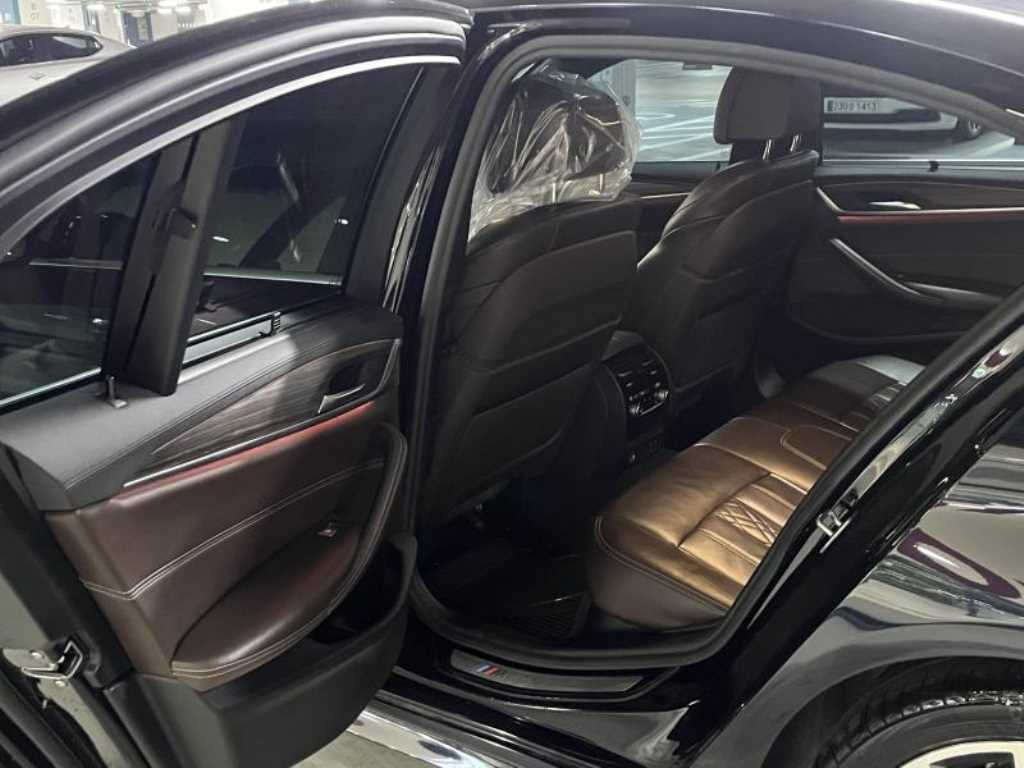 BMW 5-Series — photo 07