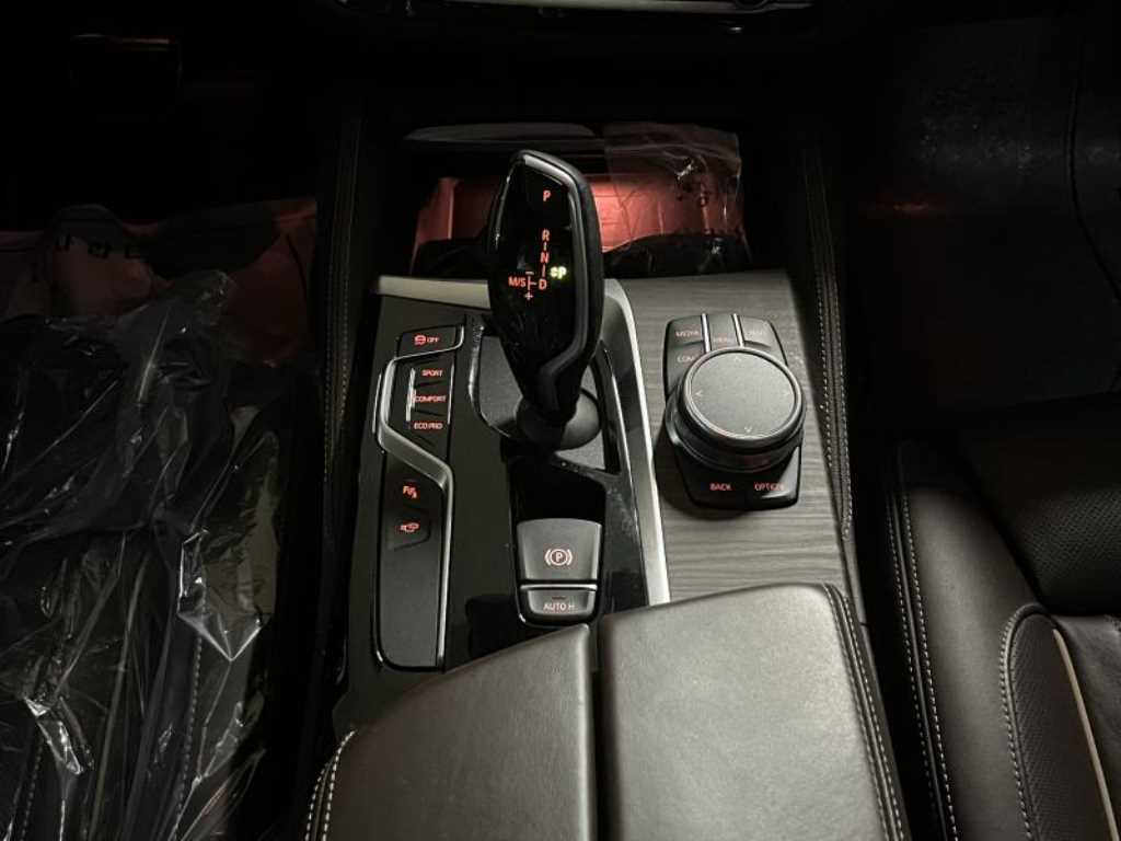 BMW 5-Series — photo 10