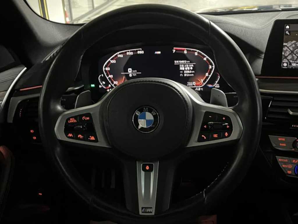 BMW 5-Series — photo 11