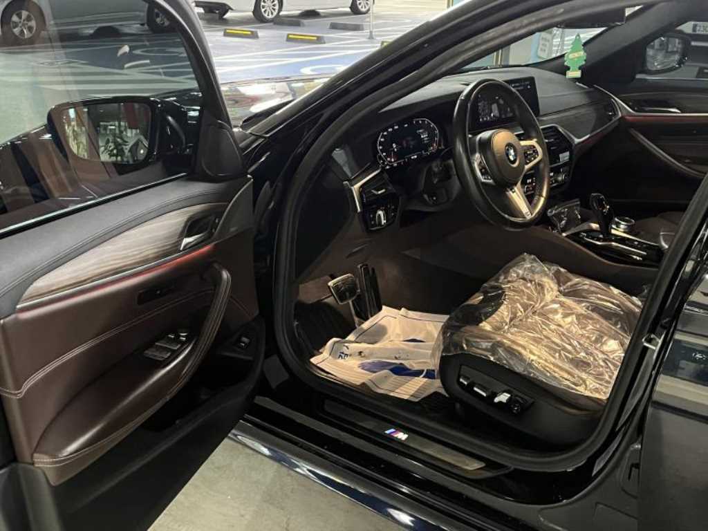 BMW 5-Series — photo 12