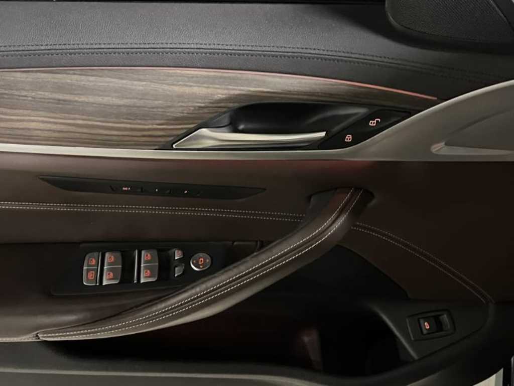 BMW 5-Series — photo 13