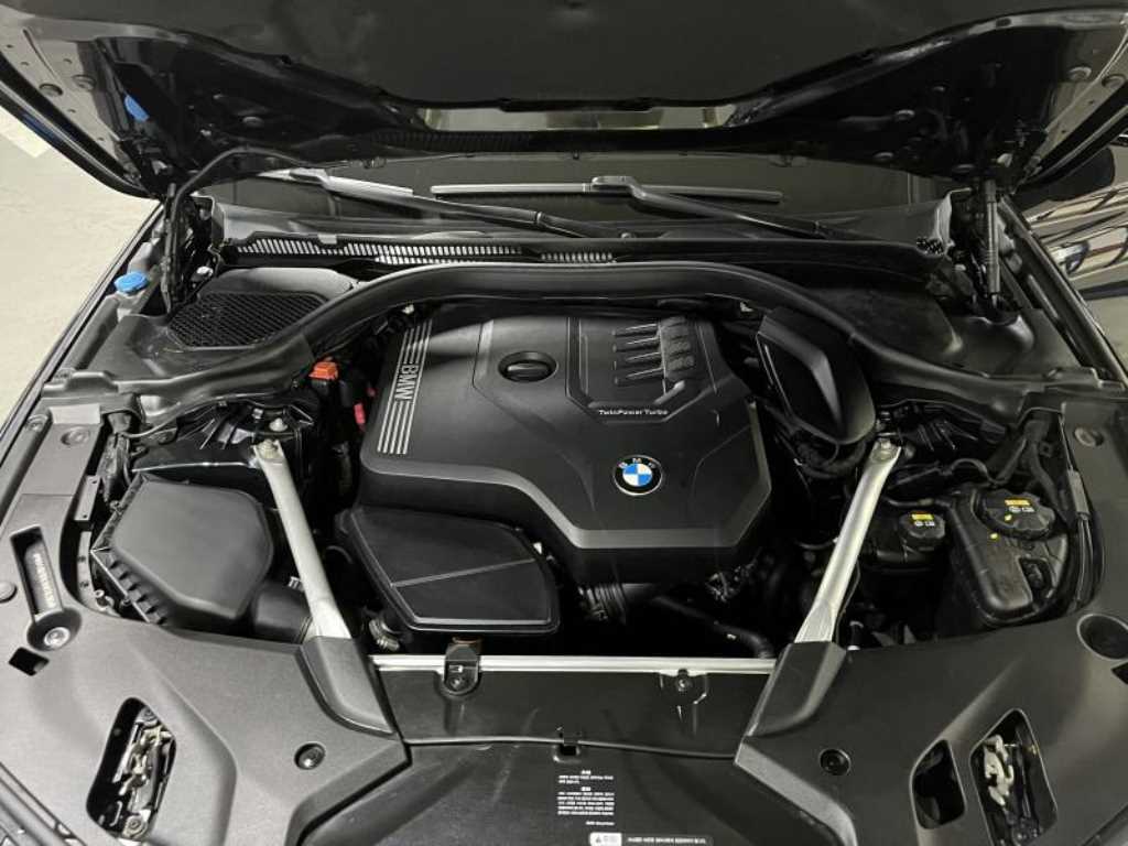 BMW 5-Series — photo 20