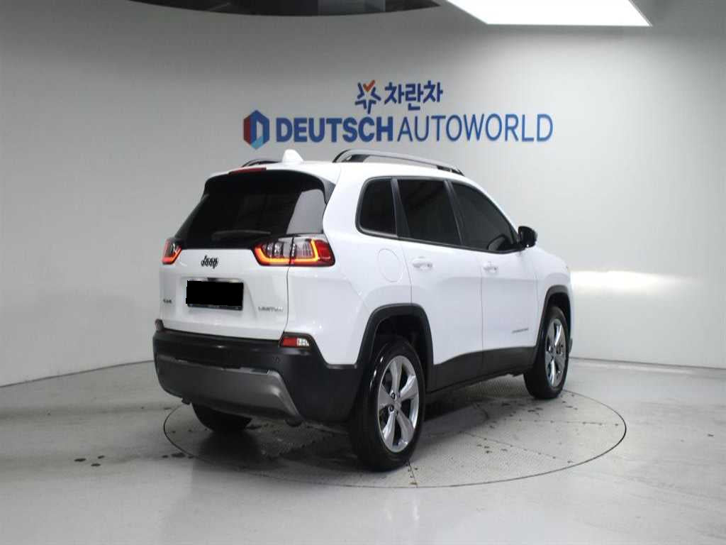 Jeep Cherokee — photo 02