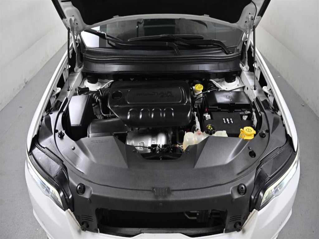 Jeep Cherokee — photo 05