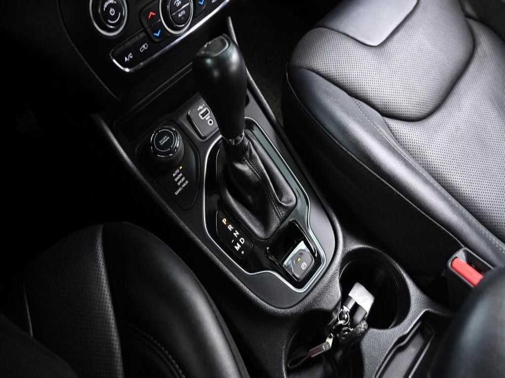 Jeep Cherokee — photo 08
