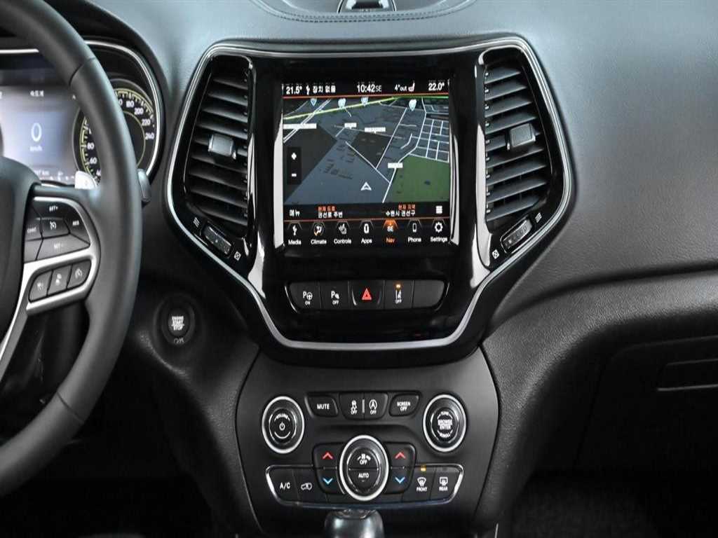 Jeep Cherokee — photo 11