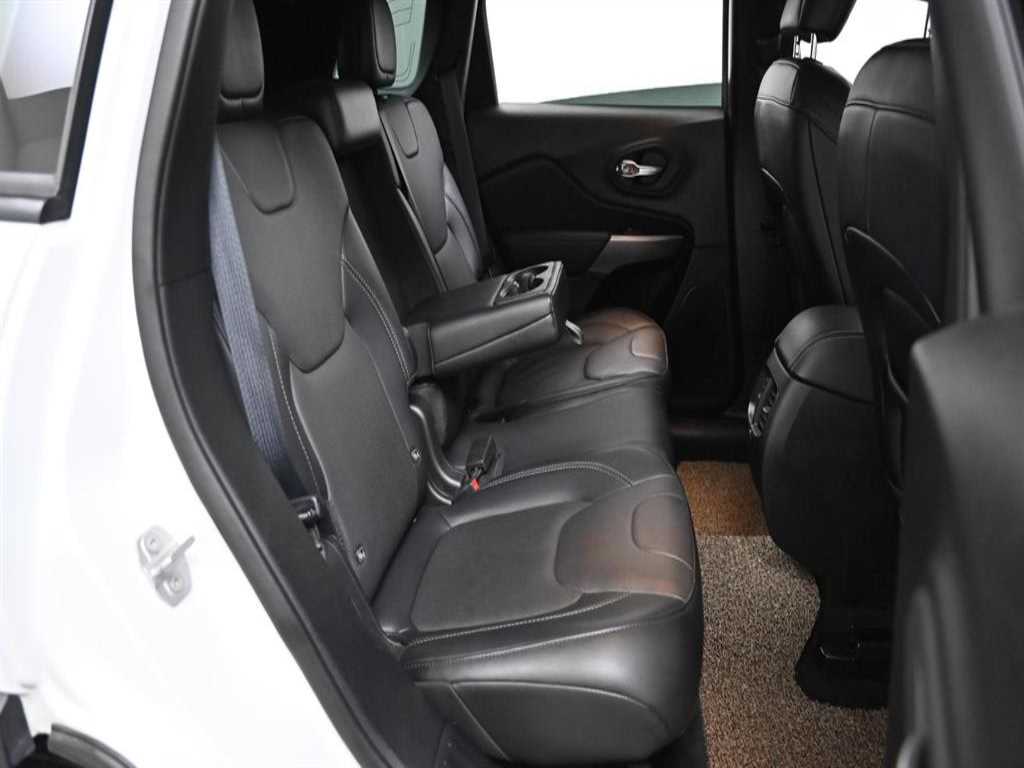 Jeep Cherokee — photo 19