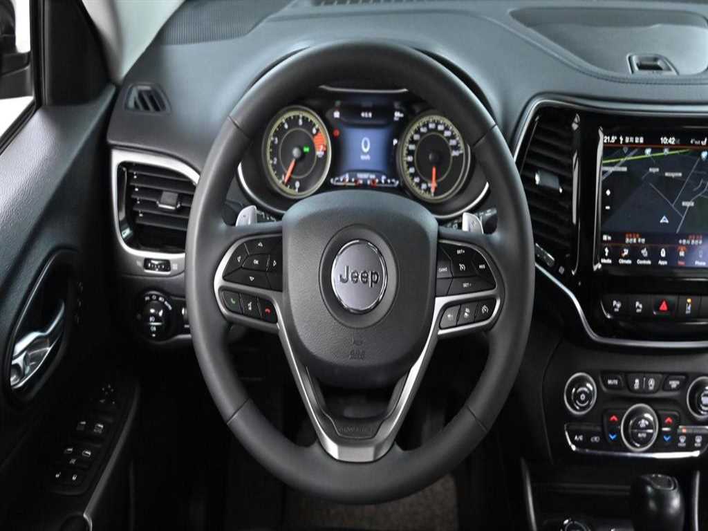 Jeep Cherokee — photo 20