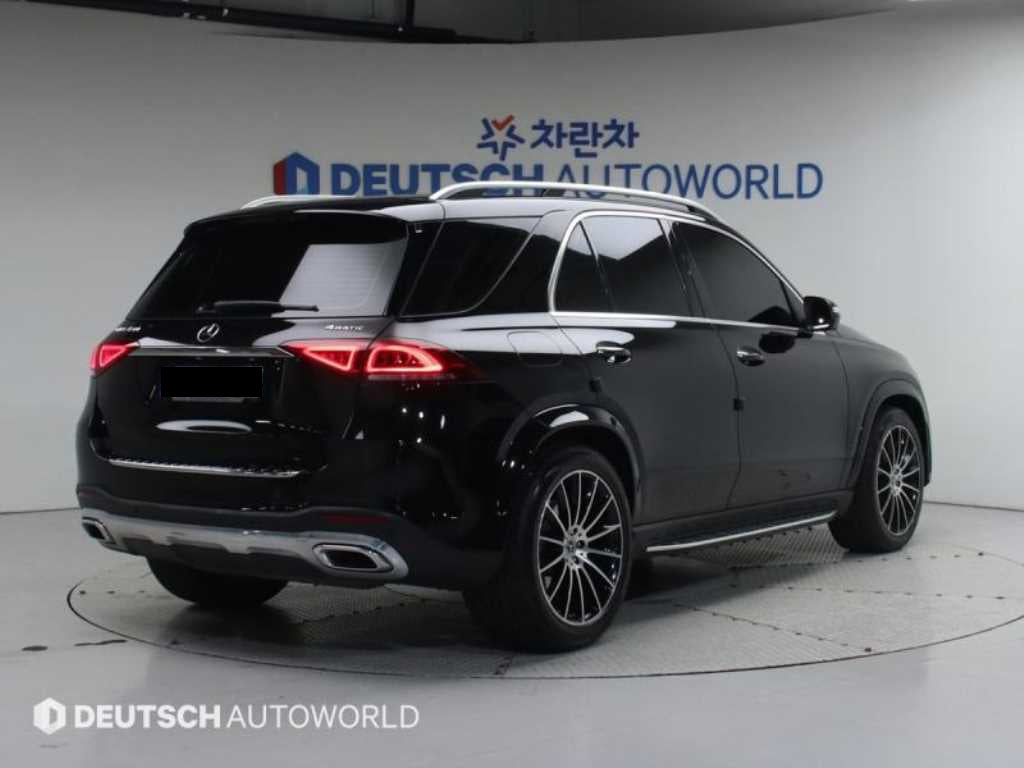 Mercedes-Benz GLE-Class — photo 02