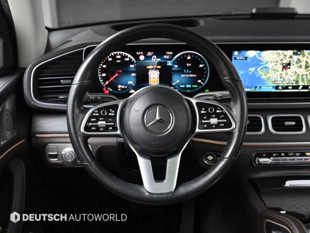 Mercedes-Benz GLE-Class — photo 13