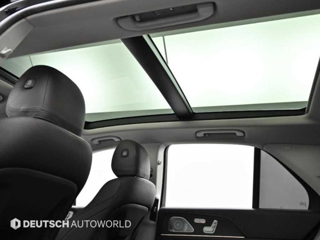 Mercedes-Benz GLE-Class — photo 19