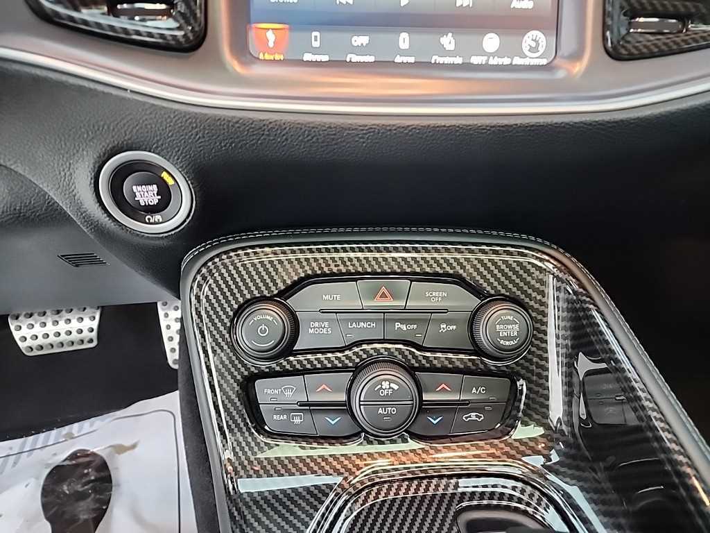 Dodge Challenger — photo 10