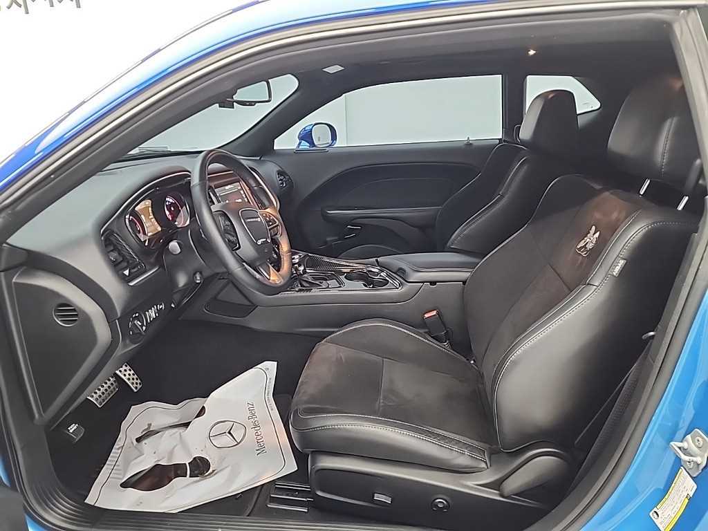 Dodge Challenger — photo 11