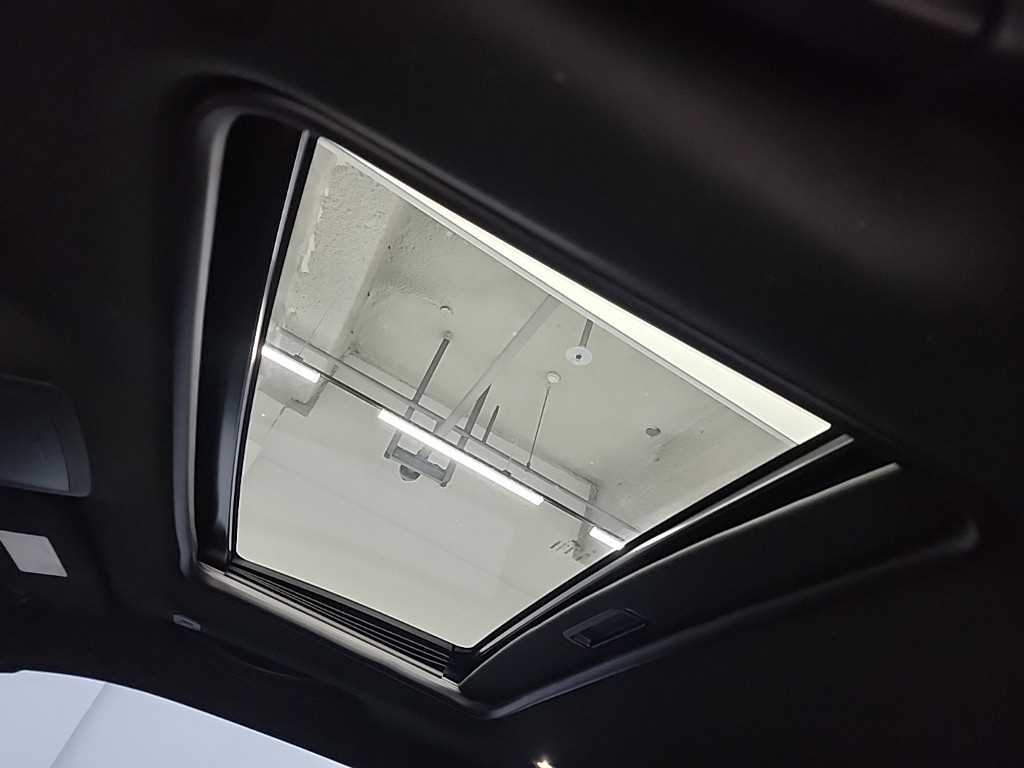 Dodge Challenger — photo 13