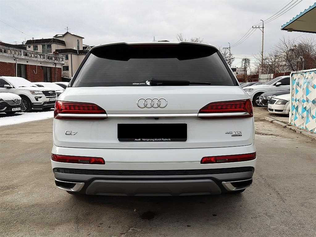 Audi Q7 — photo 05