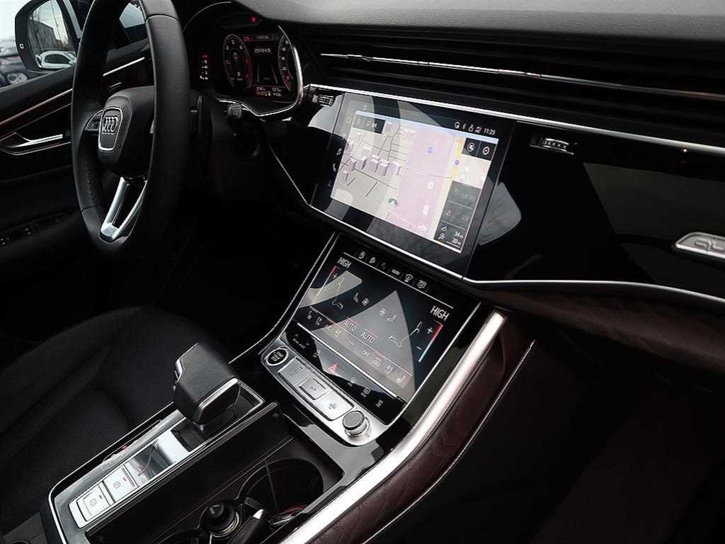 Audi Q7 — photo 12