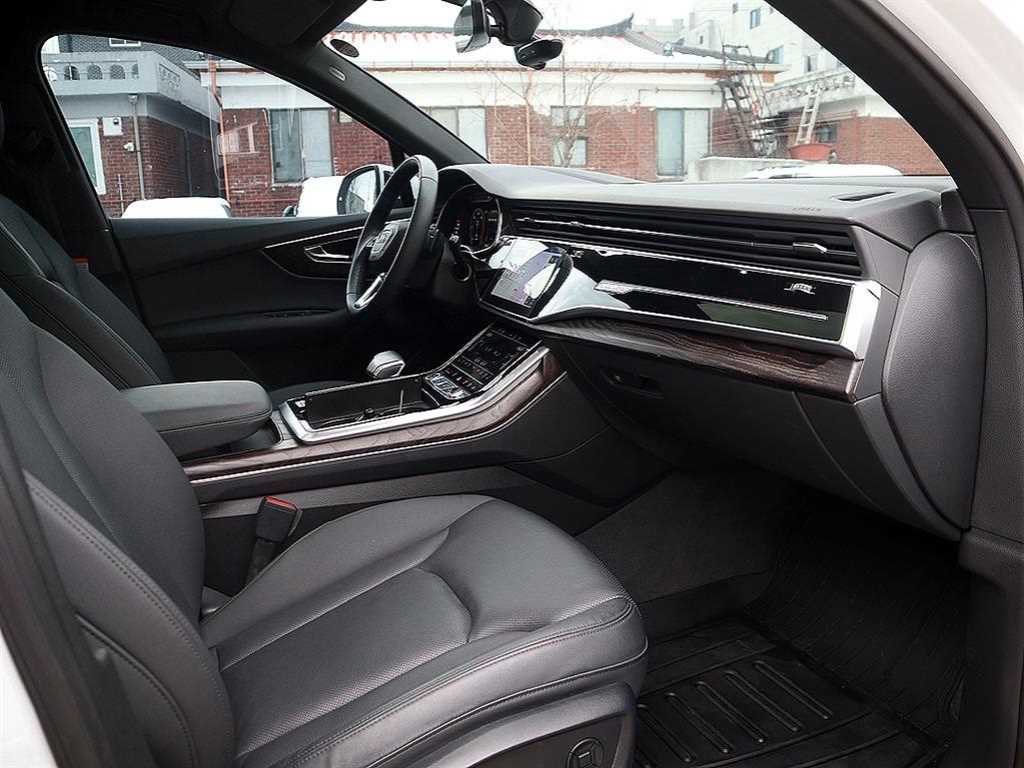 Audi Q7 — photo 14