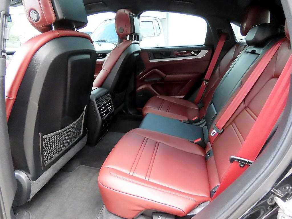 Porsche Cayenne — photo 06