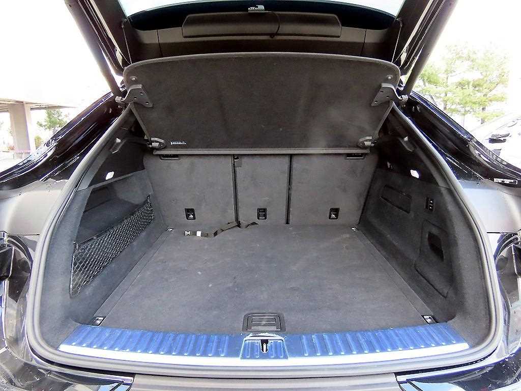 Porsche Cayenne — photo 16